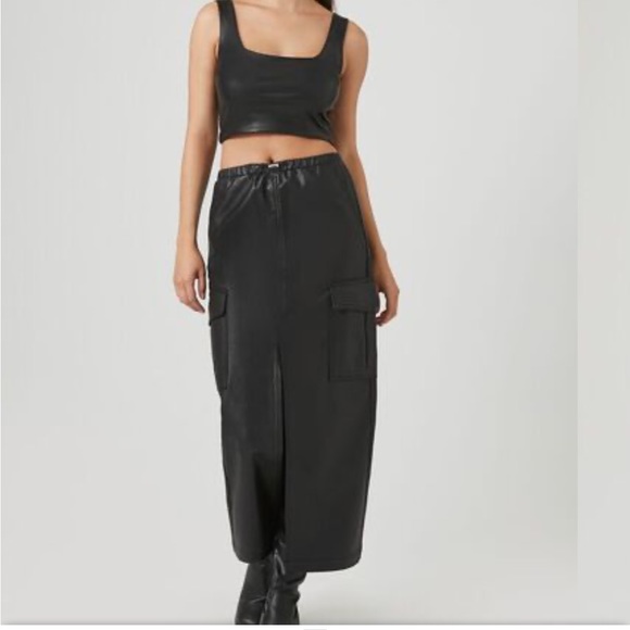 💥💥 FOREVER 21 💥💥.       FAUX LEATHER MAXI CARGO SKIRT - Picture 1 of 6